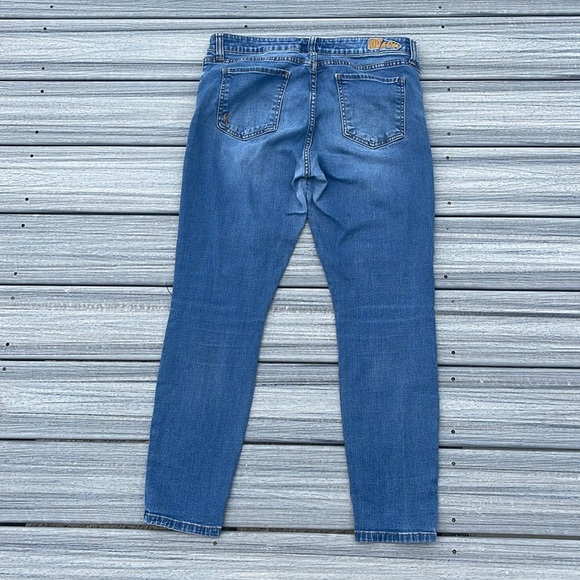 Kut from the Kloth - medium washed blue jeans - ripped knee - size 14 - Picture 2 of 6